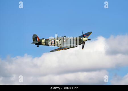 Supermarine Spitfire Vc au Shuttleworth Collection Festival of Flight Air Show 2025 Banque D'Images