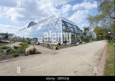 Cologne, Allemagne 14 avril 2025 : la nouvelle construction des serres d'exposition dans le jardin botanique Flora à Cologne au printemps Banque D'Images