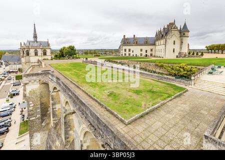 Amboise, France -16 octobre 2019 : Château d'Amboise et Chapelle Saint-Hubert au-dessus du vieux centre de la ville, Amboise, Frankrijk Banque D'Images