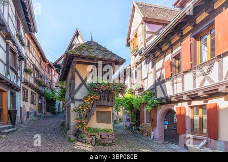 Village d'Eguisheim dans la province d'Alsace, France Banque D'Images