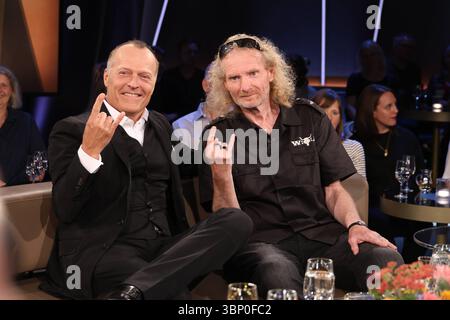 Joja Wendt, Musiker, und Holger Hübner, Wacken-Gründer, zu Gast in der NDR Talk Show, Fototermin am 4.7.2025 vor der Sendung im 3. Programm des NDR Fernsehen, Fernsehstudio Hamburg Lokstedt *** Joja Wendt, musicienne, et Holger Hübner, fondateur de Wacken, invités dans le Talk Show NDR, séance photo le 4 7 2025 avant le programme dans le programme 3 de NDR Television, studio de télévision Hamburg Lokstedt Banque D'Images