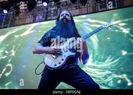 Dream Theater se produit au Lucca Summer Festival 2025 Banque D'Images