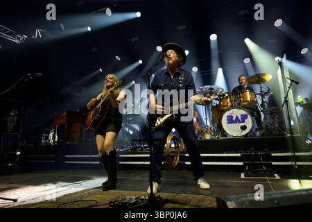 BAP Wolfgang Niedecken live beim Tollwood-Festival, München 2.07.2025 *** BAP Wolfgang Niedecken live at the Tollwood Festival, Munich 2 07 2025 Banque D'Images