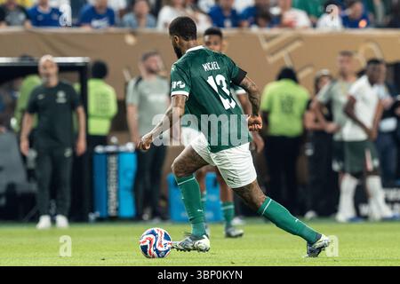 Philadelphie, Pennsylvanie, États-Unis. 4 juillet 2025. Micael (13 ans) de Palmeiras contrôle le ballon lors de la Coupe du monde des clubs FIFA 2025 : match de quart de finale du Chelsea FC vs Palmeiras au Lincoln Financial Field à Philadelphie, Pennsylvanie, le 4 juillet 2025. Chelsea a gagné 2 à 1 et progresse pour jouer en demi-finale. (Crédit image : © Lev Radin/Pacific Press via ZUMA Press Wire) USAGE ÉDITORIAL SEULEMENT ! Non destiné à UN USAGE commercial ! Banque D'Images