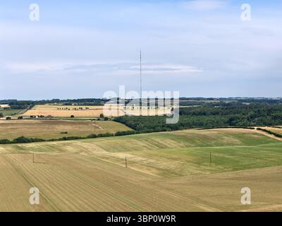 Le mât de transmission Belmont est une imposante structure de télécommunications située au milieu du paysage pittoresque des Lincolnshire Wolds. Banque D'Images