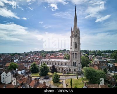 L'église St James de Louth est une magnifique église paroissiale de style gothique connue pour sa flèche imposante, la plus haute de toutes les églises paroissiales d'Angleterre. Banque D'Images