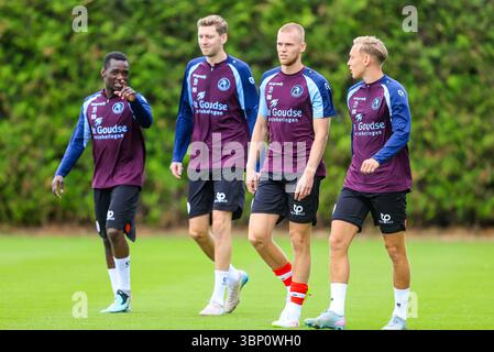 ROTTERDAM, 05-07-2025, training ingsground Nieuw Terbregge, saison 2025/2026, Néerlandais Eredivisie football, Sparta Rotterdam - FC Dordrecht (amical), joueur de Sparta Joshua Kitolano, joueur de Sparta Tobias Lauritsen, joueur de Sparta Rick Meissen, joueur de Sparta Julian Baas crédit : Pro Shots/Alamy Live News Banque D'Images