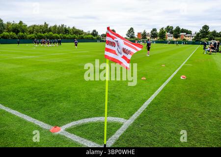 ROTTERDAM, 05-07-2025, training ingsground Nieuw Terbregge, saison 2025/2026, Néerlandais Eredivisie football, Sparta Rotterdam - FC Dordrecht (amical), aperçu Sparta hoekvlag crédit : Pro Shots/Alamy Live News Banque D'Images