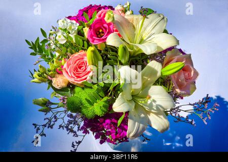 CONCEPT FLORAL : bouquet de fleurs très approprié pour les cartes de vœux par Edmund Nagele FRPS Banque D'Images