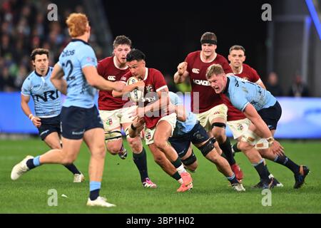 Marcus Smith des British Irish Lions est attaqué lors du match de tournée entre les NSW Waratahs et les British & Irish Lions à l'Allianz Stadium le 5 juillet 2025 à Sydney, en Australie. (Photo de Izhar Khan) strictement pour usage éditorial. Banque D'Images