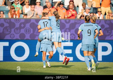 Lucerne, Suisse. 05 juillet 2025. Lucerne, Suisse, 5 juillet 2025 les joueurs des pays-Bas célébrant le deuxième but de l'équipe lors du match UEFA Womens EURO 2025 Group d entre le pays de Galles et les pays-Bas au Allmend Stadium Lucerne, en Suisse. (Priscila Bütler/SPP) crédit : SPP Sport Press photo. /Alamy Live News Banque D'Images