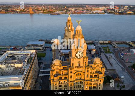 Image aérienne du paysage urbain de Liverpool au lever du soleil Banque D'Images