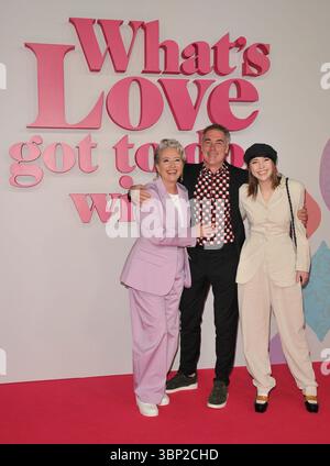 Dame Emma Thompson, Greg Wise et Gaia Wise au 'qu'est-ce que l'amour a à voir avec ça ?' Première du film britannique, Odeon luxe Leicester Square, Leicester Square, le lundi 13 février 2023 à Londres, Angleterre, Royaume-Uni. CAP/CAN ©CAN/Capital Pictures Banque D'Images