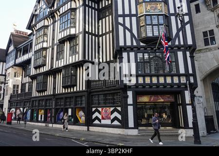 Extérieur de Liberty London, grand magasin à Londres Angleterre Royaume-Uni Royaume-Uni Banque D'Images