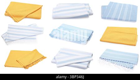 Différentes serviettes de plage sur fond blanc, ensemble Banque D'Images