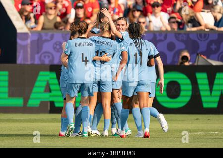 Lucerne, Suisse. 05 juillet 2025. Lucerne, Suisse, 5 juillet 2025 les joueurs des pays-Bas célébrant le premier but de l'équipe lors du match UEFA Womens EURO 2025 Group d entre le pays de Galles et les pays-Bas au Allmend Stadium Lucerne, en Suisse. (Priscila Bütler/SPP) crédit : SPP Sport Press photo. /Alamy Live News Banque D'Images