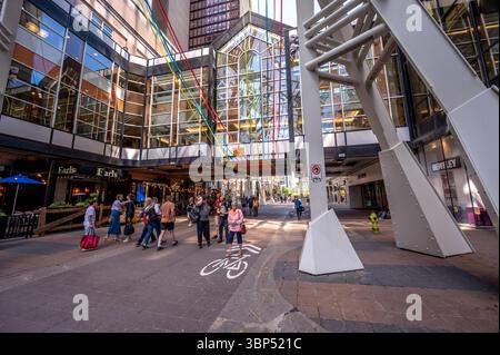 Calgary (Alberta) - 29 juin 2025 : regard le long de l'avenue Stephen à Calgary (Alberta). Banque D'Images