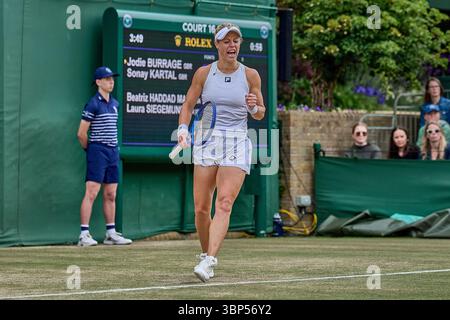 Londres, Londres, Grande-Bretagne. 5 juillet 2025. Laura Siegemund d'Allemagne réagit sur le terrain après leur point contre Jodie Burrage de Grande-Bretagne et Sonay Kartal de Grande-Bretagne lors des Championnats de Wimbledon, 5.7.2025 à Londres (All England Lawn Tennis and Croquet Club), Grande-Bretagne - photo : Mathias Schulz (Credit image : © Mathias Schulz/ZUMA Press Wire) USAGE ÉDITORIAL SEULEMENT ! Non destiné à UN USAGE commercial ! Crédit : ZUMA Press, Inc/Alamy Live News Banque D'Images