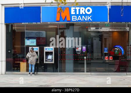 Succursale de Metro Bank à Londres Angleterre Royaume-Uni Banque D'Images