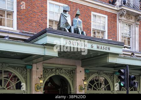 Grand magasin Fortnum & Mason à Londres Angleterre Royaume-Uni Banque D'Images