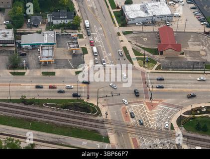 Wood Dale, Illinois 26 septembre 2023 - vue aérienne de l'intersection de Wood Dale Road et Irving Park Road dans la banlieue de Chicago près de l'aéroport O'Hare Banque D'Images