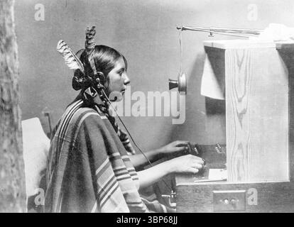 Opérateur de standard téléphonique indien féminin, Blackfoot Indian Woman, America 1925 Banque D'Images