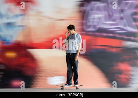Francfort, Hesse, Allemagne. 6 juillet 2025. Un homme skateboard dans un skatepark à Francfort, Allemagne. (Crédit image : © Matias Basualdo/ZUMA Press Wire) USAGE ÉDITORIAL SEULEMENT ! Non destiné à UN USAGE commercial ! Banque D'Images