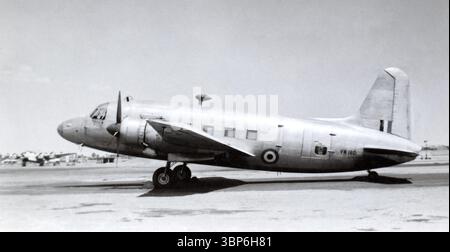 Une Vickers Valetta de la Royal Air Force au sol à la RAF Fayid, Égypte, vers 1949-1953. Banque D'Images