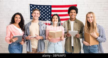 Gadgets numériques et livres pour l'apprentissage à distance de l'anglais Banque D'Images