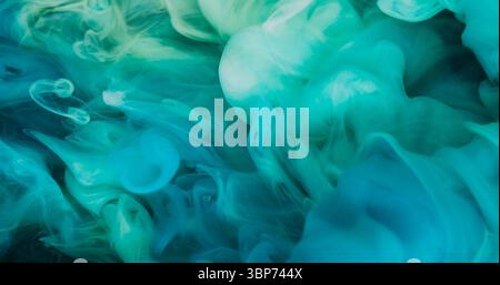 Texture vapeur. Encre eau. Flou flou flou liquide tourbillonnant de couleur bleue éclatante se répandant sur fond d'art de fumée créative abstrait. Banque D'Images