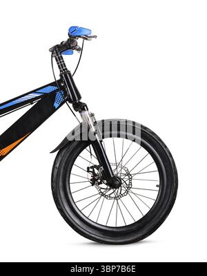 Nourriture, élégant vélo bmx noir et bleu avec des détails vibrants se tient isolé sur un fond blanc pur Banque D'Images