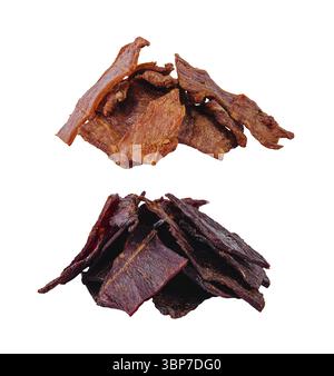 Nourriture, boeuf séché et poulet séché saccadé isolé sur fond blanc Banque D'Images