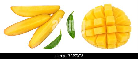 tranches de mangue isolées sur fond blanc avec pleine profondeur de champ. Vue de dessus. Pose à plat Banque D'Images