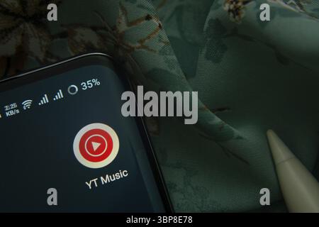 Dhaka, Bangladesh- 07 mai 2025 : l'icône de l'application YouTube Music est vue sur le smartphone Banque D'Images
