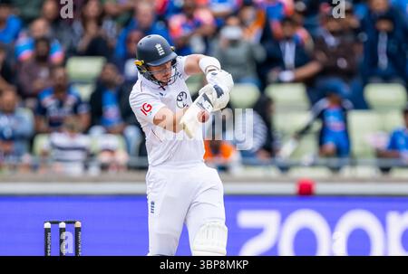 Jamie Smith battant pour l'Angleterre le cinquième jour du 2e Rothesay test match entre l'Angleterre et l'Inde Banque D'Images