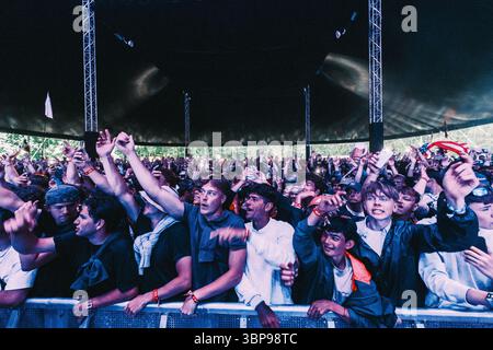 Roskilde, Danemark. 05th, Juli 2025. Les amateurs de concert vus lors d'un concert live avec le rappeur américain BigXthaPlug au festival de musique danois Roskilde Festival 2025 à Roskilde. Banque D'Images