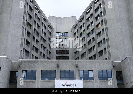Berlin, Allemagne. 07 juillet 2025. Vue de l'entrée principale de vivantes Klinikum am Urban à Kreuzberg. Crédit : Katharina Kausche/dpa/Alamy Live News Banque D'Images