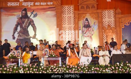 Patna, Inde. 06 juillet 2025. PATNA, INDE - 6 JUILLET : les Saints assistent à Sanatan Mahakumbh à Gandhi Maidan le 6 juillet 2025 à Patna, Inde. (Photo de Santosh Kumar/Hindustan Times/Sipa USA ) crédit : Sipa USA/Alamy Live News Banque D'Images