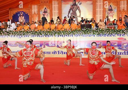 Patna, Inde. 06 juillet 2025. PATNA, INDE - 6 JUILLET : artistes jouant lors du Sanatan Mahakumbh à Gandhi Maidan le 6 juillet 2025 à Patna, Inde. (Photo de Santosh Kumar/Hindustan Times/Sipa USA ) crédit : Sipa USA/Alamy Live News Banque D'Images