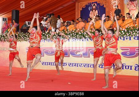 Patna, Inde. 06 juillet 2025. PATNA, INDE - 6 JUILLET : artistes jouant lors du Sanatan Mahakumbh à Gandhi Maidan le 6 juillet 2025 à Patna, Inde. (Photo de Santosh Kumar/Hindustan Times/Sipa USA ) crédit : Sipa USA/Alamy Live News Banque D'Images