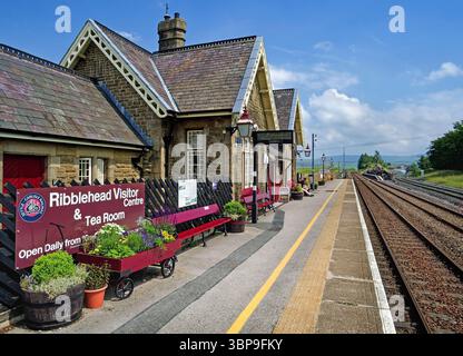 Royaume-Uni, North Yorkshire, Yorkshire Dales, gare de Ribblehead, centre d'accueil et salon de thé. Banque D'Images