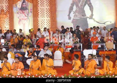 Patna, Inde. 06 juillet 2025. PATNA, INDE - 6 JUILLET : les Saints assistent à Sanatan Mahakumbh à Gandhi Maidan le 6 juillet 2025 à Patna, Inde. (Photo de Santosh Kumar/Hindustan Times/Sipa USA ) crédit : Sipa USA/Alamy Live News Banque D'Images