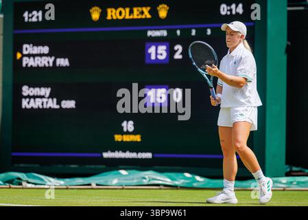 Sonay Kartal (GBR) lors du match de troisième tour contre Diane Parry (FRA) au Championnat de Wimbledon au All England Lawn Tennis & Croquet Club, Londres le vendredi 4 juillet 2025. Photo de Patrick Hamilton/Sipa USA) Banque D'Images