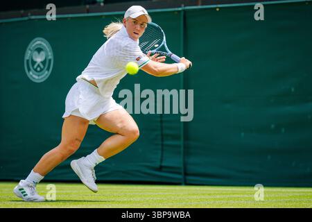 Sonay Kartal (GBR) lors du match de troisième tour contre Diane Parry (FRA) au Championnat de Wimbledon au All England Lawn Tennis & Croquet Club, Londres le vendredi 4 juillet 2025. Photo de Patrick Hamilton/Sipa USA) Banque D'Images