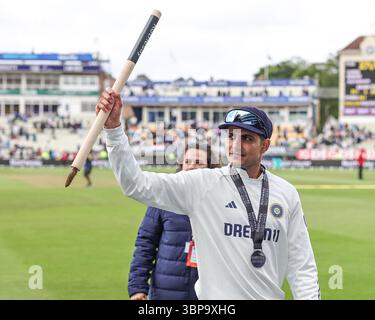 Birmingham, Royaume-Uni. 06 juillet 2025. Joueur du match Inde capitaine Shubman Gill lors du 2ème Rothesay test match jour 5 Angleterre - Inde à Edgbaston, Birmingham, Royaume-Uni, 6 juillet 2025 (photo par Mark Cosgrove/News images) à Birmingham, Royaume-Uni le 7/6/2025. (Photo de Mark Cosgrove/News images/SIPA USA) crédit : SIPA USA/Alamy Live News Banque D'Images