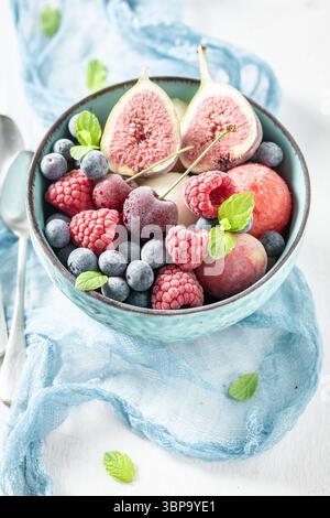 Sorbet crème glacée sucrée comme concept de sorbet. Fruits congelés comme sorbet. Banque D'Images
