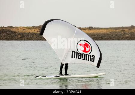 Cours de planche à voile à El Cotillo, Fuerteventura, Îles Canaries, Espagne, Europe, UE . Prise 2025 Banque D'Images