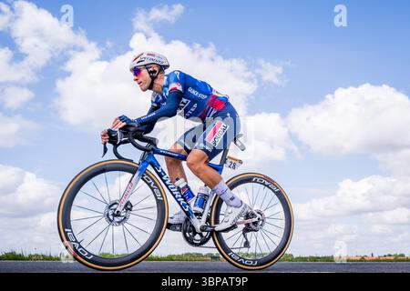 Dunkerque, France. 07 juillet 2025. Le belge Ilan Van Wilder de Soudal Quick-Step photographié en action lors de la troisième étape du Tour de France 2025 à vélo, de Valenciennes à Dunkerque (178 km) le lundi 07 juillet 2025 en France. La 112ème édition du Tour de France débute le samedi 5 juillet à Lille, France, et se terminera à Paris, France, le 27 juillet. BELGA PHOTO JASPER JACOBS crédit : Belga News Agency/Alamy Live News Banque D'Images