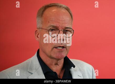 Berlin, Allemagne. 07 juillet 2025. Matthias Miersch, chef du groupe parlementaire SPD, prend la parole avant le début des réunions du groupe parlementaire SPD. Crédit : Niklas Treppner/dpa/Alamy Live News Banque D'Images