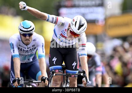 Dunkerque, France. 07 juillet 2025. Le belge Tim Merlier de Soudal Quick-Step célèbre sa victoire sur la troisième étape du Tour de France 2025, de Valenciennes à Dunkerque (178 km) le lundi 07 juillet 2025 en France. La 112ème édition du Tour de France débute le samedi 5 juillet à Lille, France, et se terminera à Paris, France, le 27 juillet. BELGA PHOTO JASPER JACOBS crédit : Belga News Agency/Alamy Live News Banque D'Images